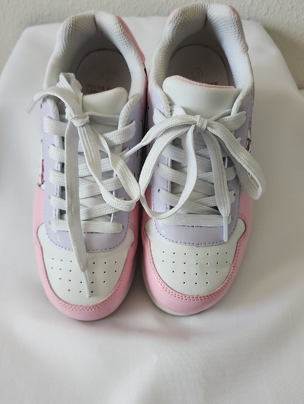 Hello Kitty Kids' Low-Top Sneakers in Pink and Lavender - Picture 2 of 5